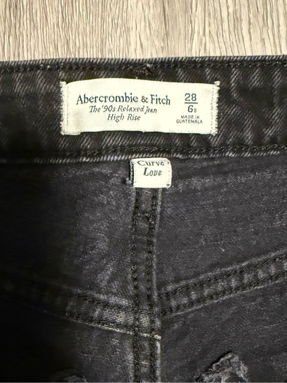 Abercrombie and Fitch High Rise 90s Relaxed Jean in Black - Picture 4 of 11